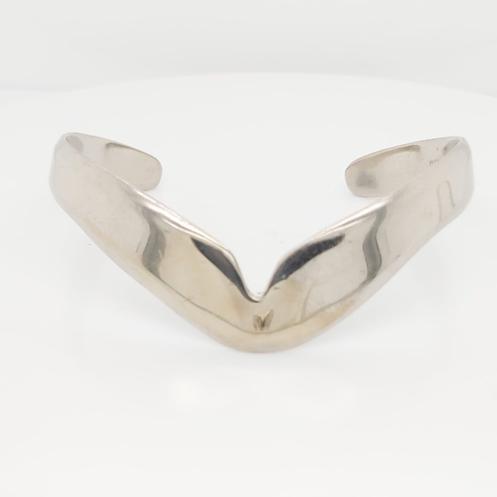 Sterling Silver Vintage V Shape Bangle Bracelet - Picture 3 of 8